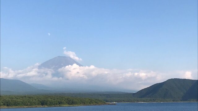 富士山と夕月
