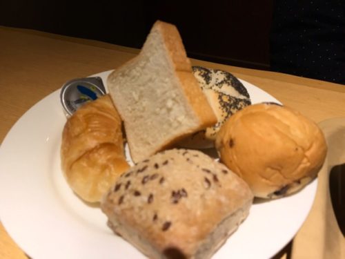ルートイングランティア氷見の朝食バイキングのパン
